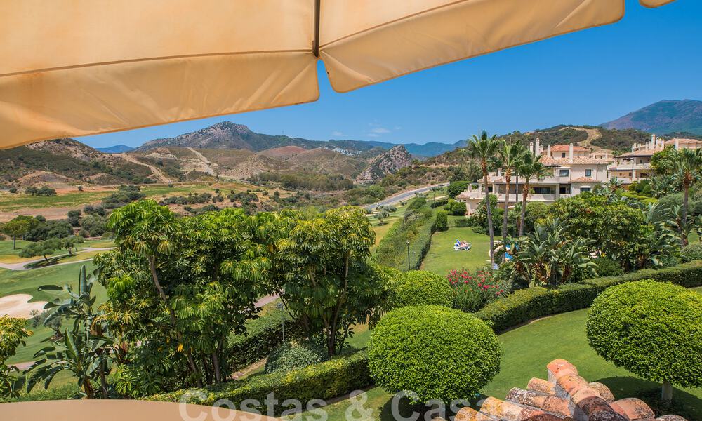 Luxueus duplex penthouse te koop in een gated complex omringd door de golfbaan in Marbella - Benahavis 56037
