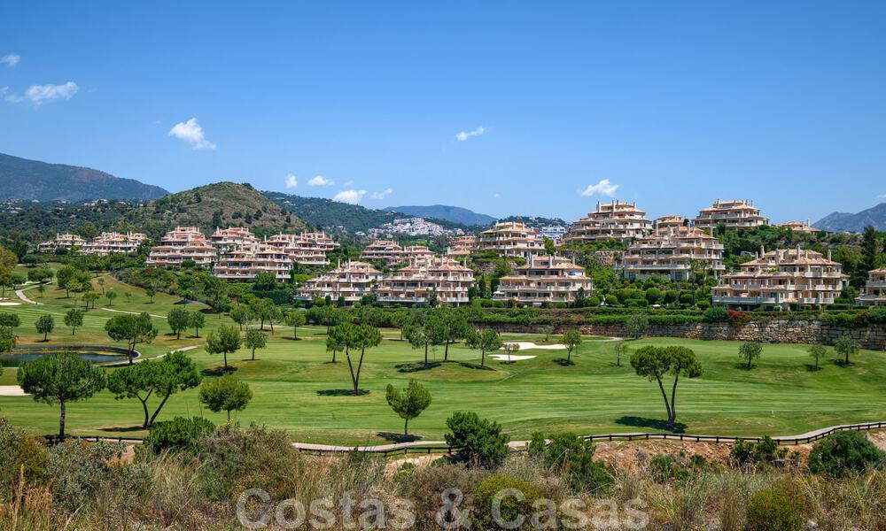 Ruime luxe appartementen te koop in een gated complex omringd door de golfbaan in Marbella - Benahavis 56074