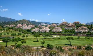 Luxueus duplex penthouse te koop in een gated complex omringd door de golfbaan in Marbella - Benahavis 56074 
