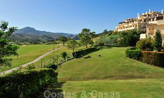 Ruime luxe appartementen te koop in een gated complex omringd door de golfbaan in Marbella - Benahavis 56075 