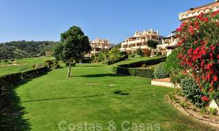 Ruime luxe appartementen te koop in een gated complex omringd door de golfbaan in Marbella - Benahavis 56077 