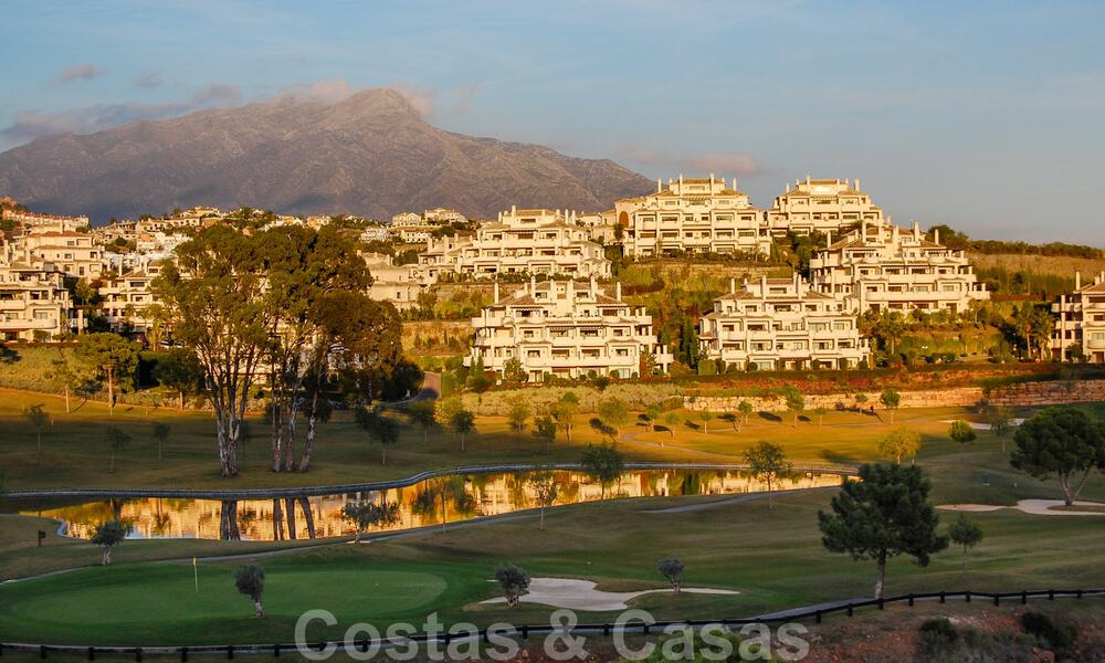 Luxueus duplex penthouse te koop in een gated complex omringd door de golfbaan in Marbella - Benahavis 56079