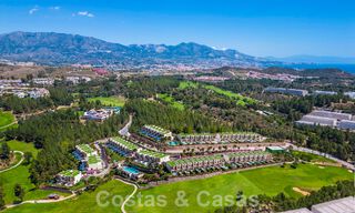 Nieuwbouwproject bestaande uit rijwoningen te koop, op een steenworp van de Golf Club in Mijas Costa, Costa del Sol 61202 