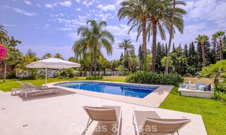 Stijlvolle, gelijkvloerse villa te koop op loopafstand van het strand op de New Golden Mile tussen Marbella en Estepona 56498 