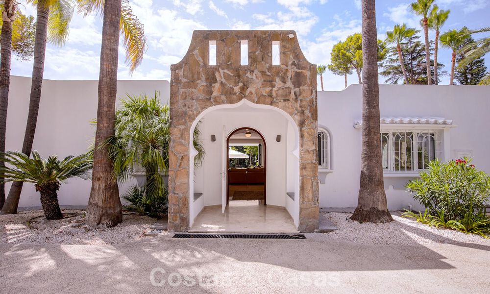 Stijlvolle, gelijkvloerse villa te koop op loopafstand van het strand op de New Golden Mile tussen Marbella en Estepona 56514