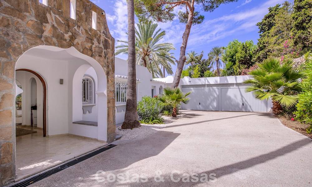 Stijlvolle, gelijkvloerse villa te koop op loopafstand van het strand op de New Golden Mile tussen Marbella en Estepona 56519