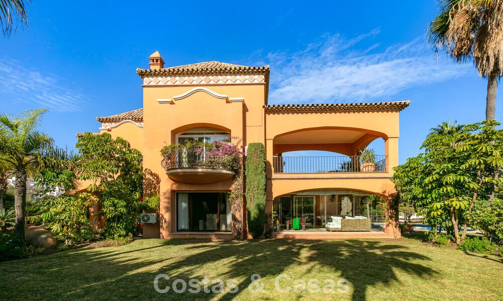 Prestigieuze luxevilla te koop in een klassieke Spaanse stijl met zeezicht in La Quinta in Marbella - Benahavis 56556