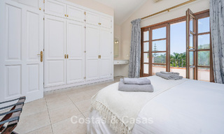 Luxe villa in Andalusische stijl omgeven door groen op een groot perceel in Marbella – Estepona 56289 
