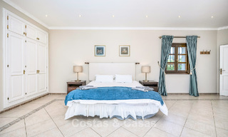 Luxe villa in Andalusische stijl omgeven door groen op een groot perceel in Marbella – Estepona 56323 