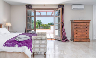 Luxe villa in Andalusische stijl omgeven door groen op een groot perceel in Marbella – Estepona 56329 