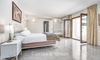 Luxe villa in Andalusische stijl omgeven door groen op een groot perceel in Marbella – Estepona 56352 