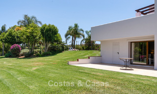 Luxe villa in Andalusische stijl omgeven door groen op een groot perceel in Marbella – Estepona 56355 