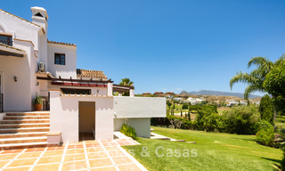 Luxe villa in Andalusische stijl omgeven door groen op een groot perceel in Marbella – Estepona 56357 