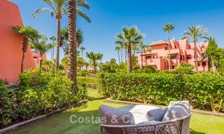 Luxe tuinappartement te koop in een eerstelijnsstrand complex op de New Golden Mile tussen Marbella en Estepona centrum 56625 