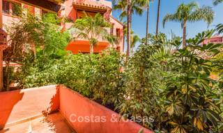 Luxe tuinappartement te koop in een eerstelijnsstrand complex op de New Golden Mile tussen Marbella en Estepona centrum 56630 