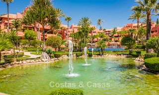 Luxe tuinappartement te koop in een eerstelijnsstrand complex op de New Golden Mile tussen Marbella en Estepona centrum 56635 