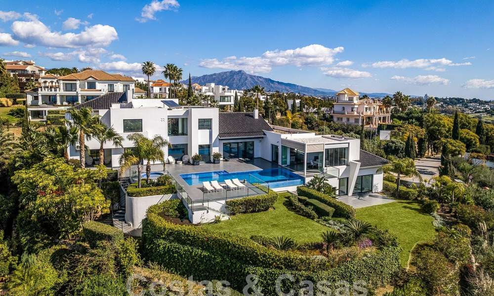 Modernistische luxevilla te koop met zeezicht in vijfsterren golfresort te Marbella - Benahavis 56750