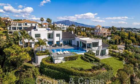 Modernistische luxevilla te koop met zeezicht in vijfsterren golfresort te Marbella - Benahavis 56750