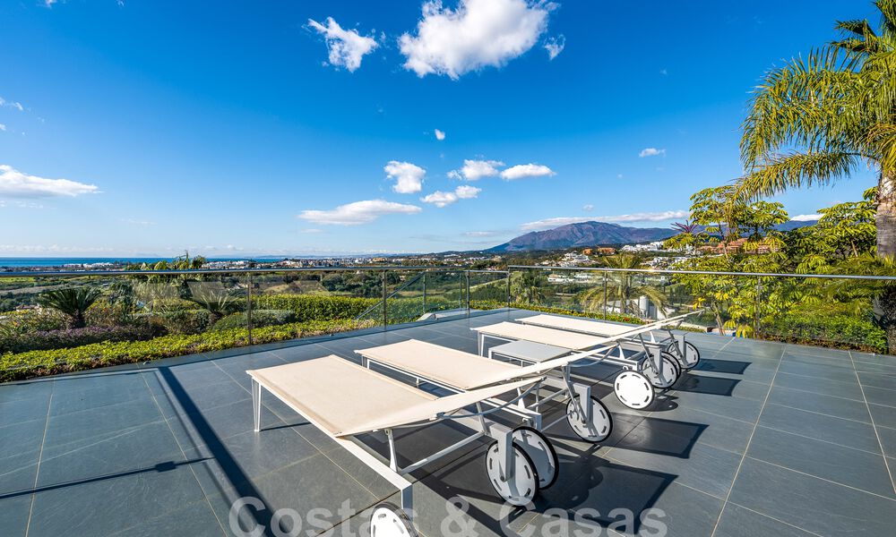 Modernistische luxevilla te koop met zeezicht in vijfsterren golfresort te Marbella - Benahavis 56755