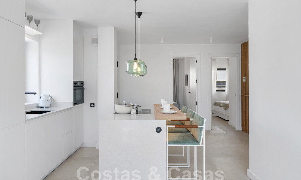Modern gerenoveerd penthouse te koop in Nueva Andalucia’s golfvallei, Marbella 56715