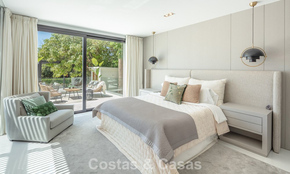 Moderne, symmetrische luxevilla te koop op een steenworp van de golfbanen van Nueva Andalucia’s vallei, Marbella 56184