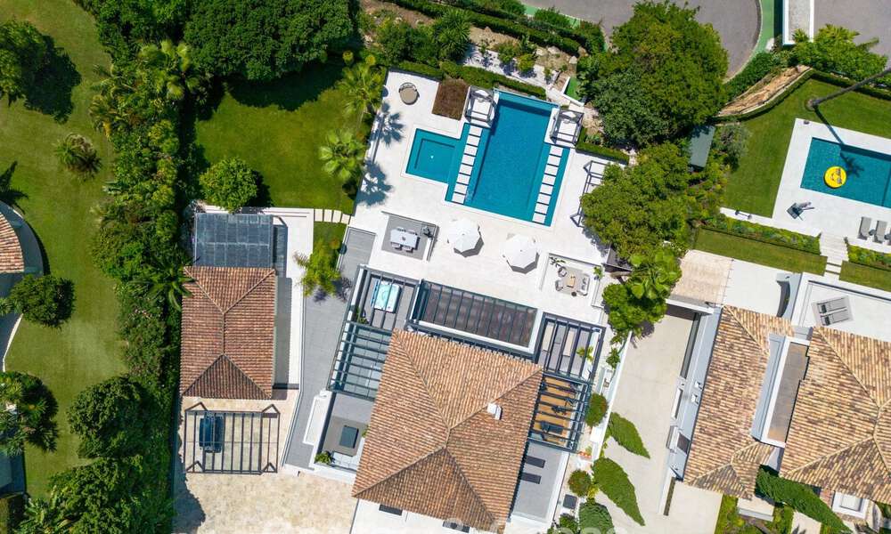 Moderne, symmetrische luxevilla te koop op een steenworp van de golfbanen van Nueva Andalucia’s vallei, Marbella 56187