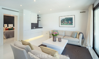 Moderne, symmetrische luxevilla te koop op een steenworp van de golfbanen van Nueva Andalucia’s vallei, Marbella 56209 
