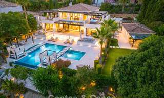 Moderne, symmetrische luxevilla te koop op een steenworp van de golfbanen van Nueva Andalucia’s vallei, Marbella 56212 