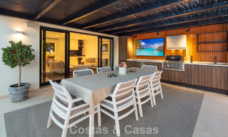 Moderne, symmetrische luxevilla te koop op een steenworp van de golfbanen van Nueva Andalucia’s vallei, Marbella 56214 