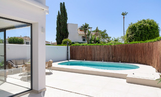 Prachtige, halfvrijstaande luxe woning te koop met privézwembad, op loopafstand van het strand en centrum van San Pedro, Marbella 56794 