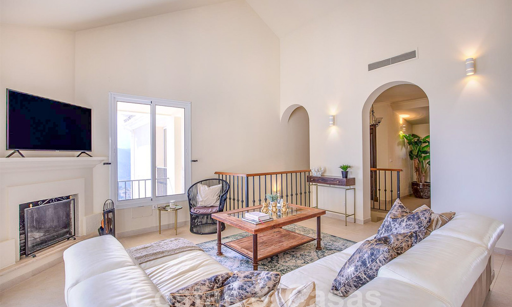 Spaanse luxevilla te koop met panoramisch zeezicht in een gated community in de heuvels van Marbella 57314