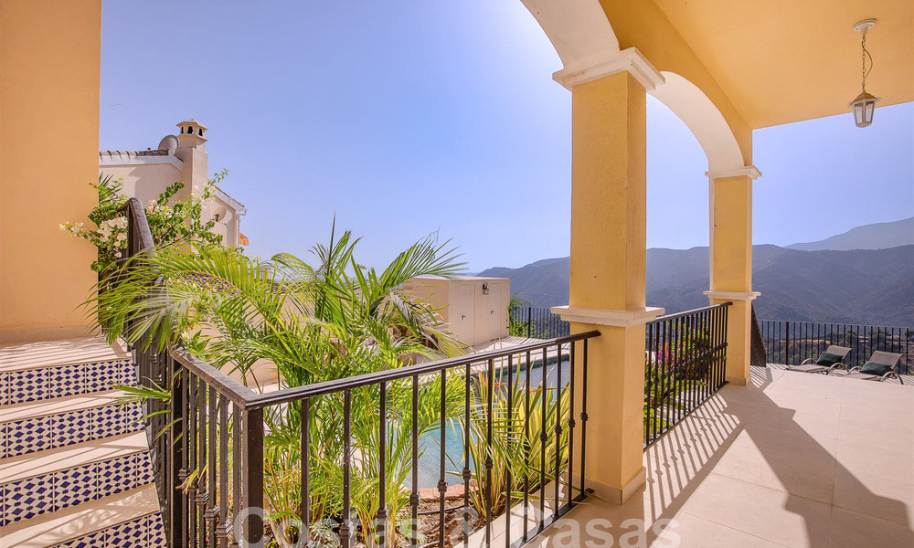 Spaanse luxevilla te koop met panoramisch zeezicht in een gated community in de heuvels van Marbella 57326