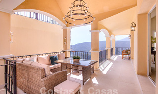 Spaanse luxevilla te koop met panoramisch zeezicht in een gated community in de heuvels van Marbella 57337 