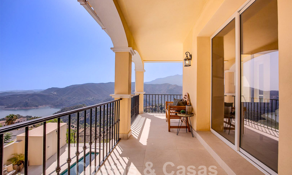 Spaanse luxevilla te koop met panoramisch zeezicht in een gated community in de heuvels van Marbella 57340