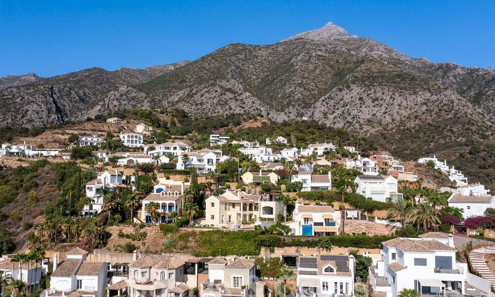 Spaanse luxevilla te koop met panoramisch zeezicht in een gated community in de heuvels van Marbella 57346