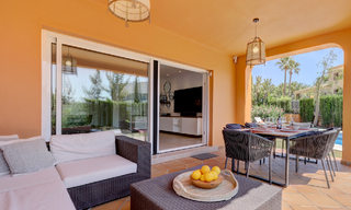 Stijlvol gerenoveerde, halfvrijstaande schakelvilla te koop met groot privé zwembad in Marbella - Benahavis 56378 