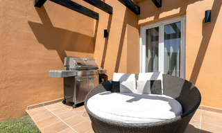 Stijlvol gerenoveerde, halfvrijstaande schakelvilla te koop met groot privé zwembad in Marbella - Benahavis 56384 