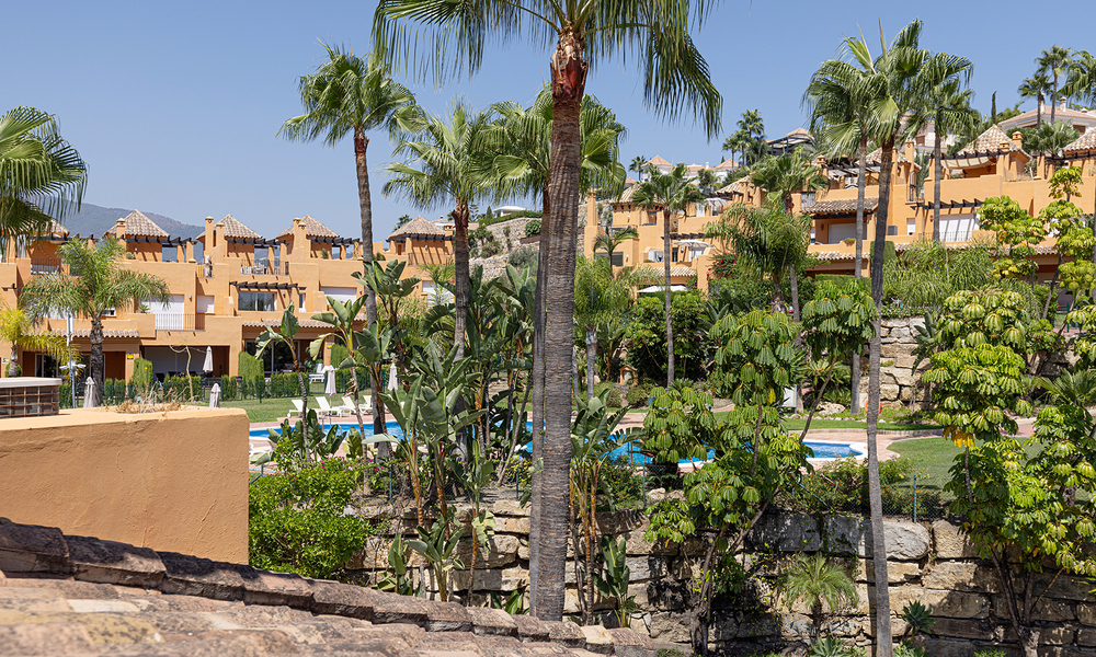Stijlvol gerenoveerde, halfvrijstaande schakelvilla te koop met groot privé zwembad in Marbella - Benahavis 56390