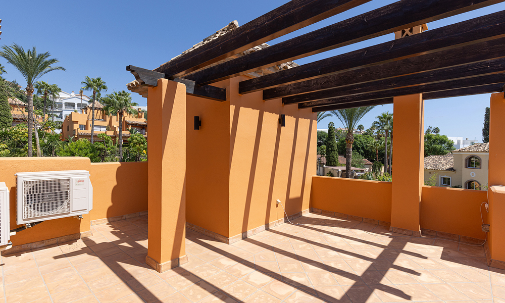 Stijlvol gerenoveerde, halfvrijstaande schakelvilla te koop met groot privé zwembad in Marbella - Benahavis 56396