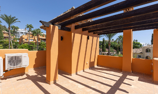 Stijlvol gerenoveerde, halfvrijstaande schakelvilla te koop met groot privé zwembad in Marbella - Benahavis 56396 