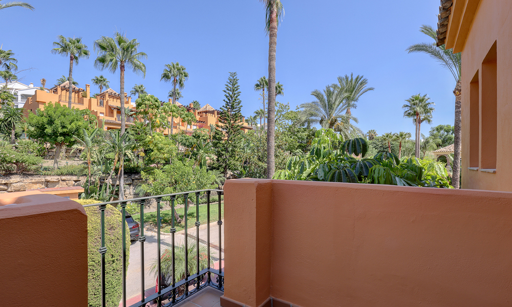 Stijlvol gerenoveerde, halfvrijstaande schakelvilla te koop met groot privé zwembad in Marbella - Benahavis 56429