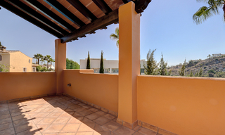 Stijlvol gerenoveerde, halfvrijstaande schakelvilla te koop met groot privé zwembad in Marbella - Benahavis 56433 