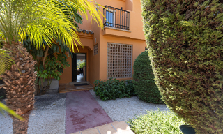 Stijlvol gerenoveerde, halfvrijstaande schakelvilla te koop met groot privé zwembad in Marbella - Benahavis 56440 