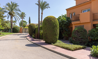 Stijlvol gerenoveerde, halfvrijstaande schakelvilla te koop met groot privé zwembad in Marbella - Benahavis 56441 