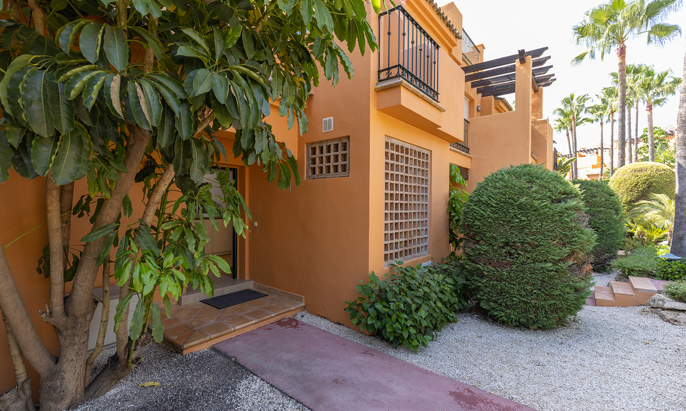 Stijlvol gerenoveerde, halfvrijstaande schakelvilla te koop met groot privé zwembad in Marbella - Benahavis 56442