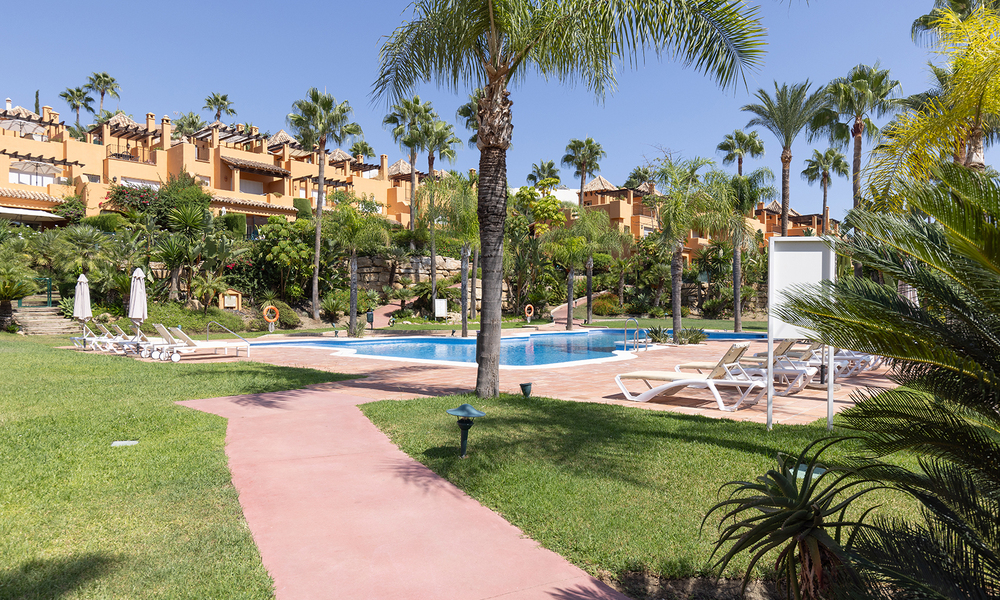 Stijlvol gerenoveerde, halfvrijstaande schakelvilla te koop met groot privé zwembad in Marbella - Benahavis 56443
