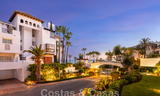 Voortreffelijk appartement te koop met zeezicht in Marina Puente Romano in Marbella 57248 