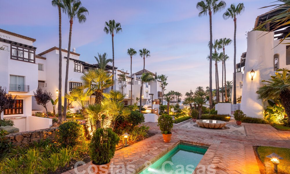 Voortreffelijk appartement te koop met zeezicht in Marina Puente Romano in Marbella 57276