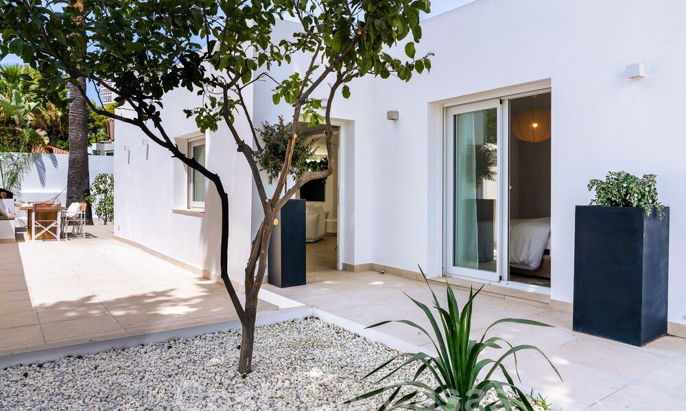 Sfeervolle luxevilla in Ibiza-stijl te koop, dicht bij alle voorzieningen van Nueva Andalucia, Marbella 56913