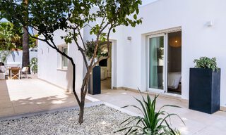Sfeervolle luxevilla in Ibiza-stijl te koop, dicht bij alle voorzieningen van Nueva Andalucia, Marbella 56913 